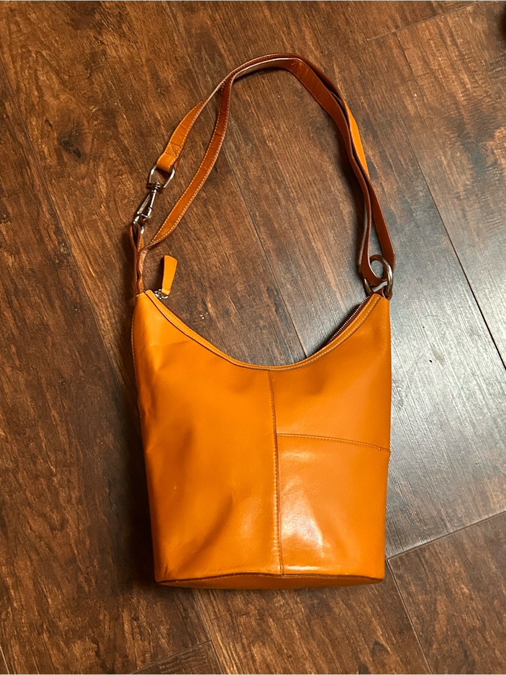 Hobo Int'l The Original Polished Truffle Tan Leather Bucket Bag EUC